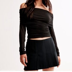 Abercrombie & Fitch Black Mid-Rise Pleated Mini Skort